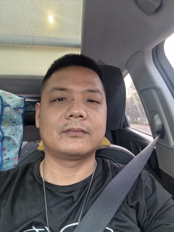 卖电池的大叔的第一张照片--泉州王婆说媒